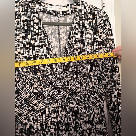 [M] Women’s Long Sleeve Dress, tea-length black cream v-neck stretchy flowy - Picture 7 of 9